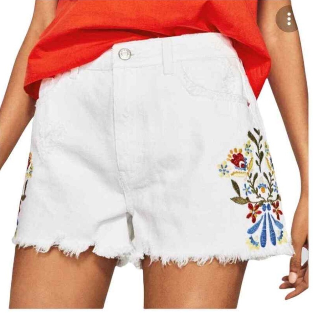 ZARA Basics floral embroidered embellished fringe hem white denim shorts size 2